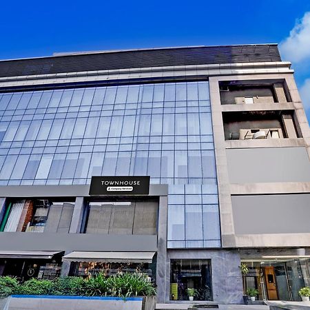Super Townhouse Pbg Mall Vashi Turambhe ภายนอก รูปภาพ