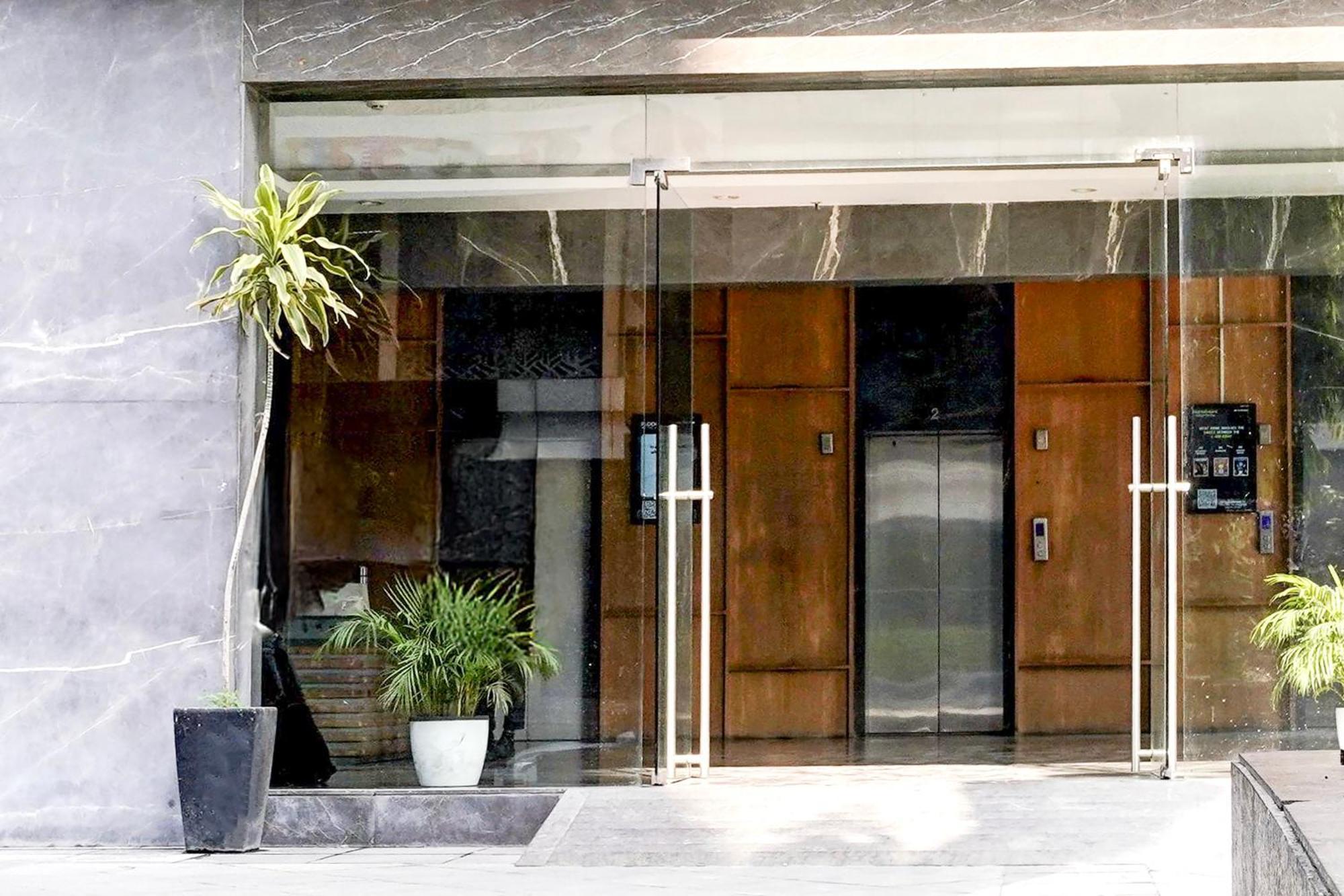 Super Townhouse Pbg Mall Vashi Turambhe ภายนอก รูปภาพ