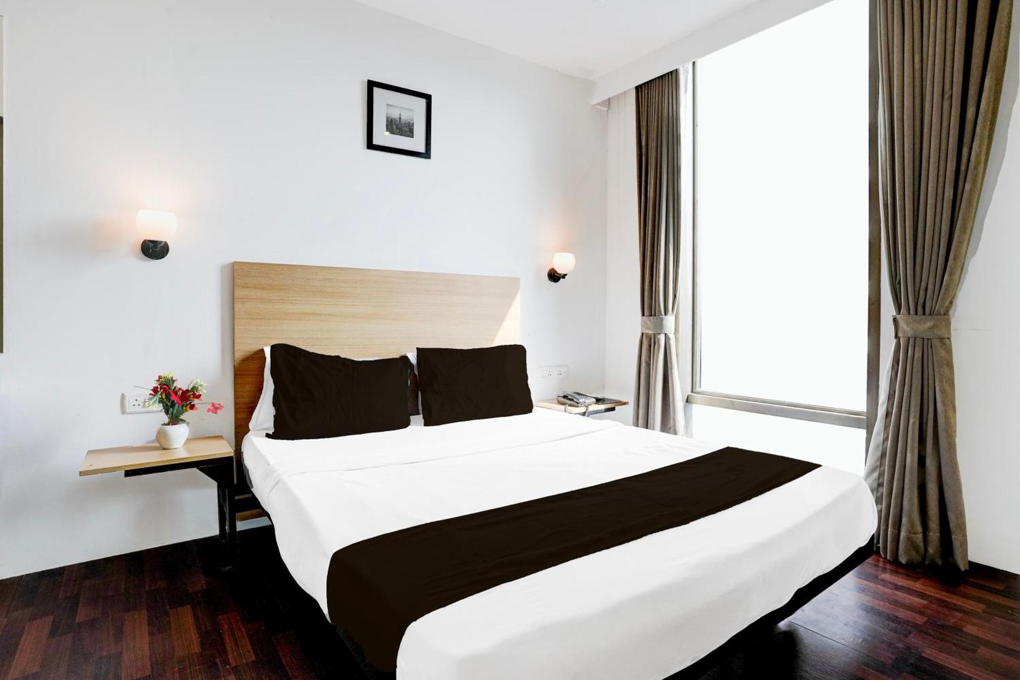 Super Townhouse Pbg Mall Vashi Turambhe ภายนอก รูปภาพ