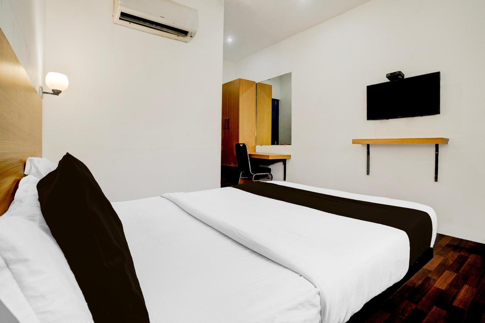 Super Townhouse Pbg Mall Vashi Turambhe ภายนอก รูปภาพ