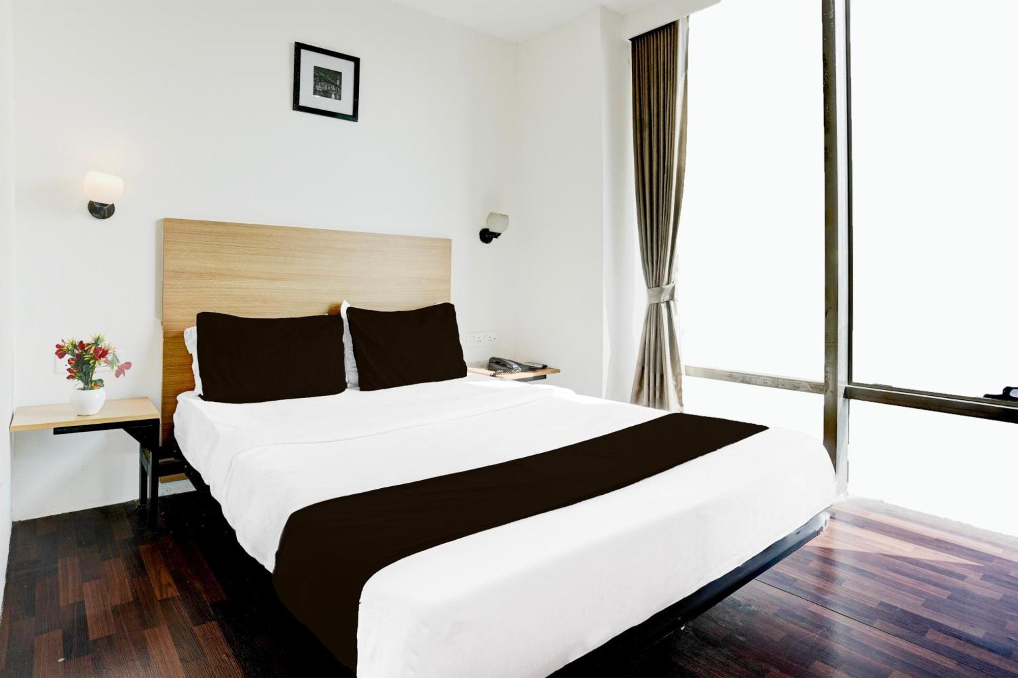Super Townhouse Pbg Mall Vashi Turambhe ภายนอก รูปภาพ