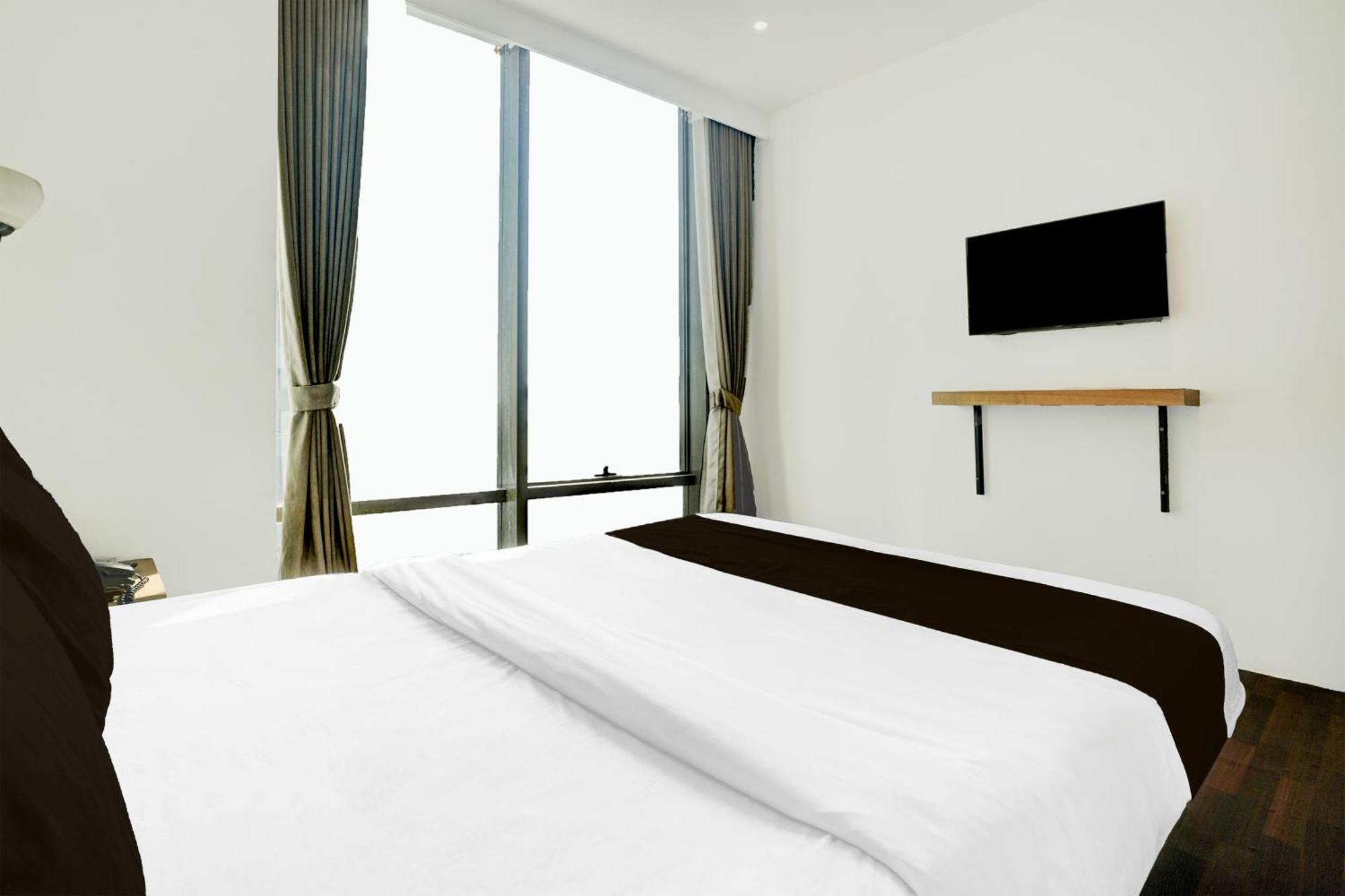 Super Townhouse Pbg Mall Vashi Turambhe ภายนอก รูปภาพ