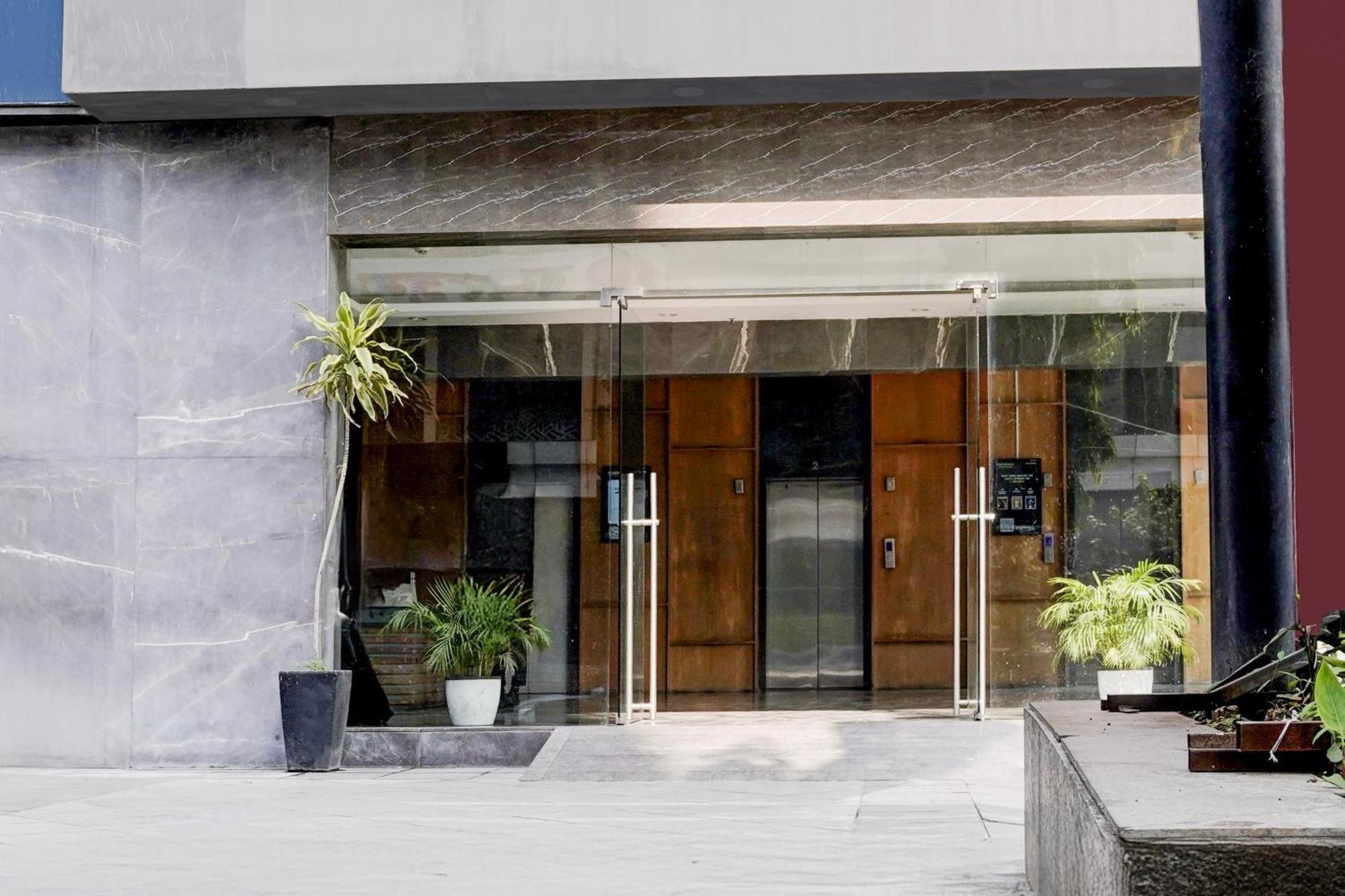 Super Townhouse Pbg Mall Vashi Turambhe ภายนอก รูปภาพ