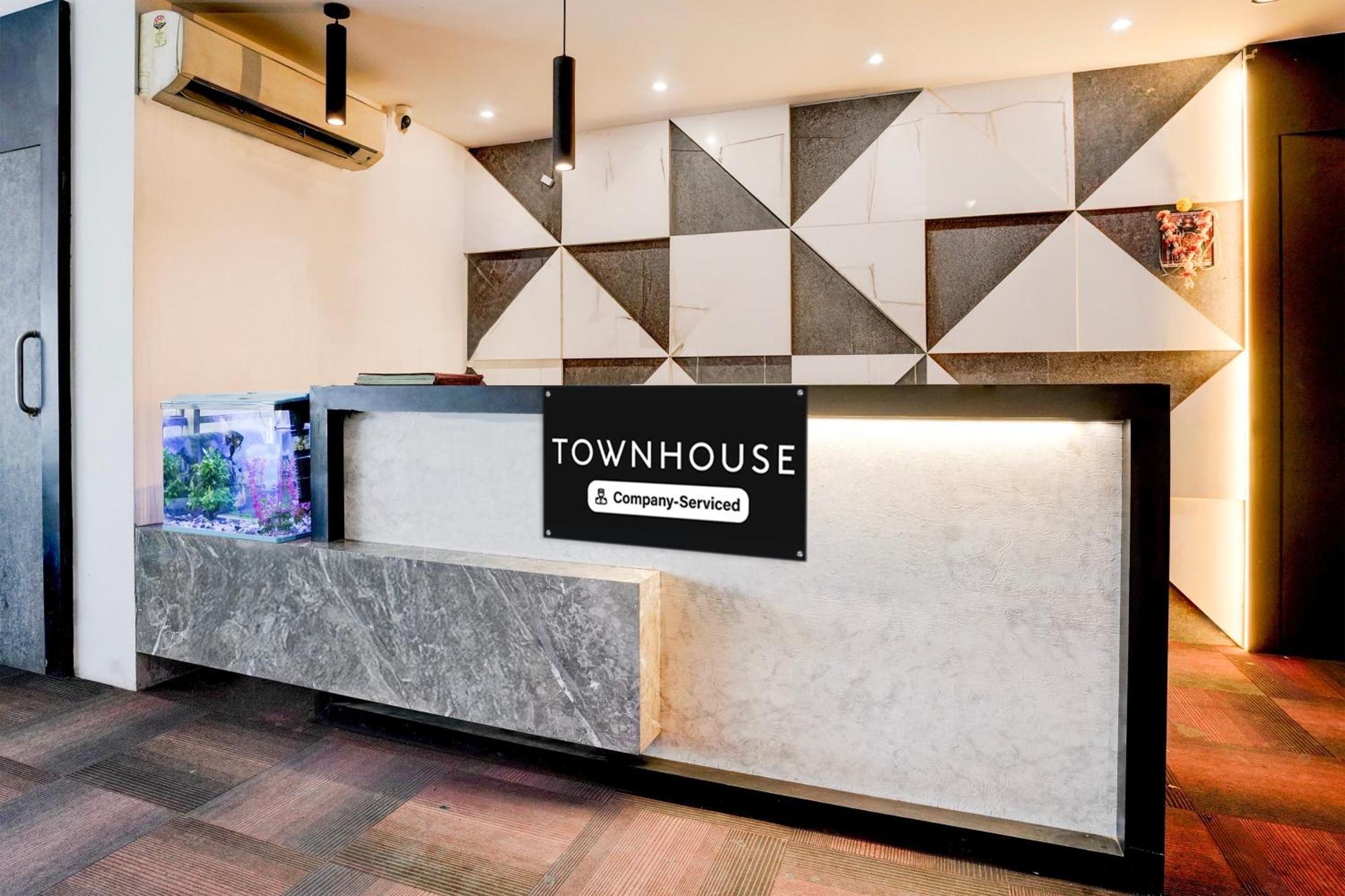 Super Townhouse Pbg Mall Vashi Turambhe ภายนอก รูปภาพ