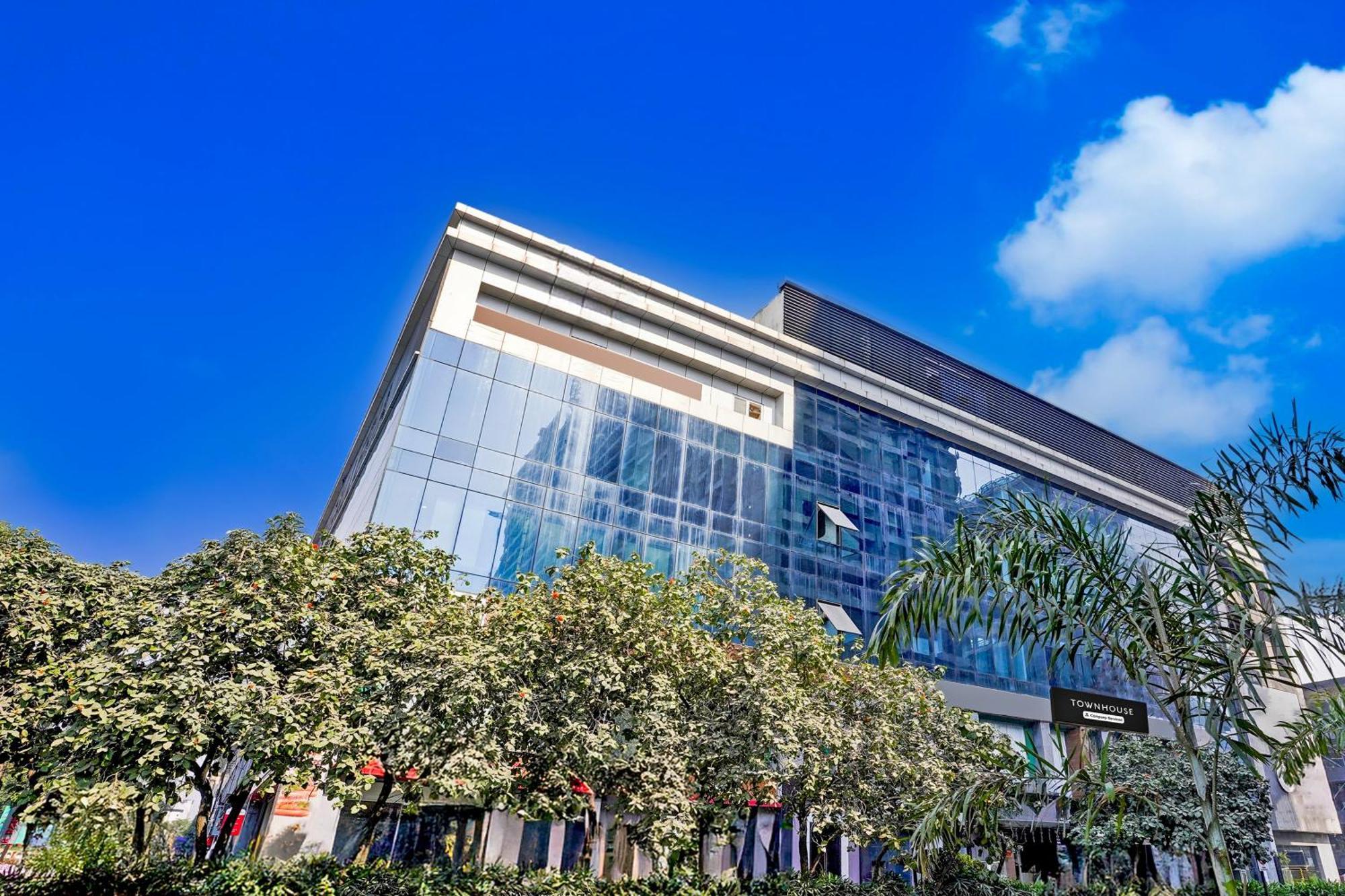 Super Townhouse Pbg Mall Vashi Turambhe ภายนอก รูปภาพ